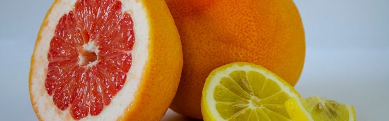Close-up of juicy grapefruit and lemon slices showcasing fresh citrus fruits.